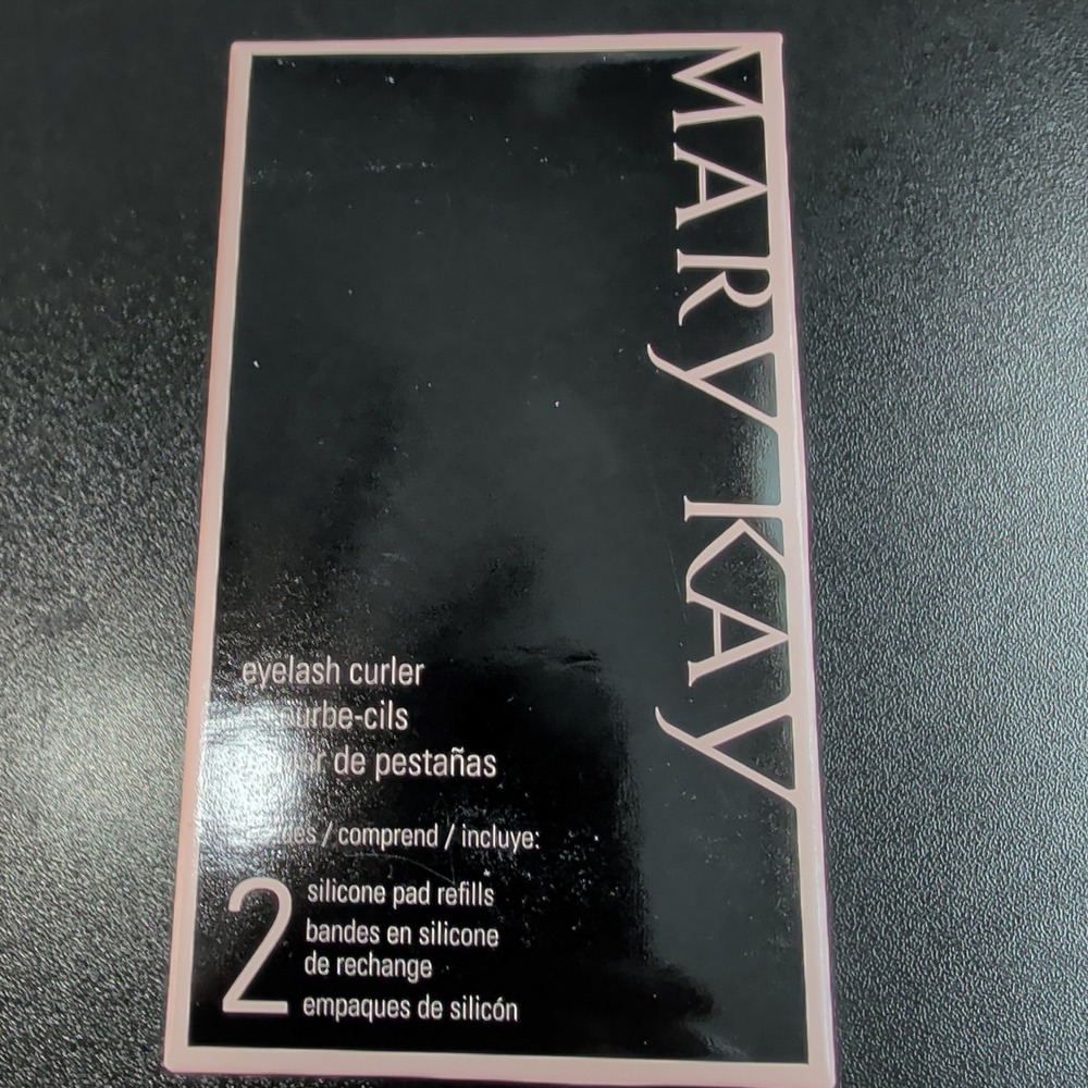 Mary Kay Eyelash Curler with 2 Silicone Pad Refills Gunmetal Black NIB 114893